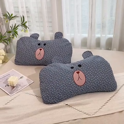 91家纺网 家纺一手货源 找家纺 梦叶草 2025新款全棉刺绣枕芯萌芽熊荞麦枕头 萌芽熊-蓝色35*60cm