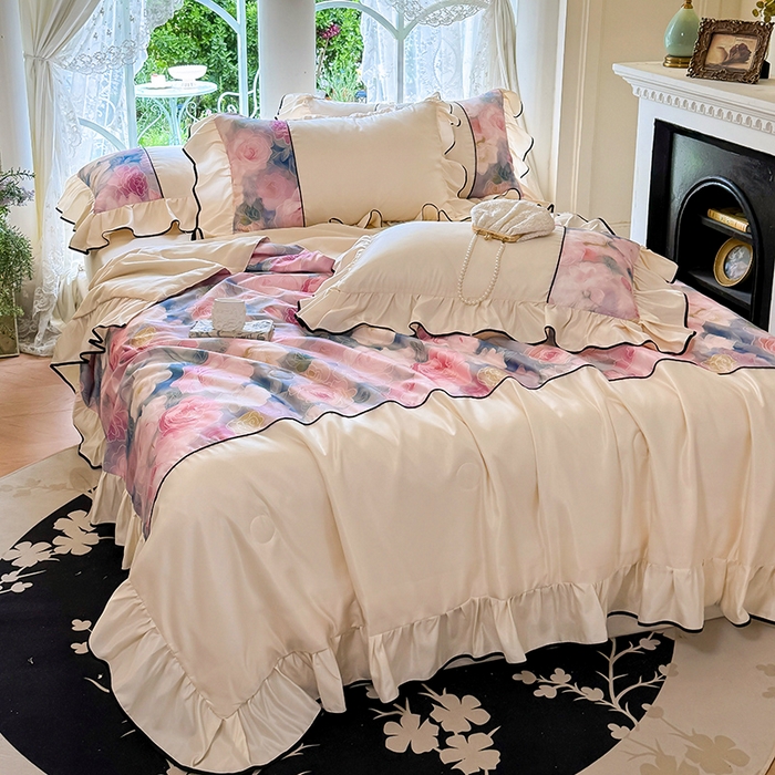 91家纺网 家纺一手货源 找家纺 宅家居 2025新款水光冰丝法式拼接数码印花奶油韩式花边款夏被四件套 暖暖花香