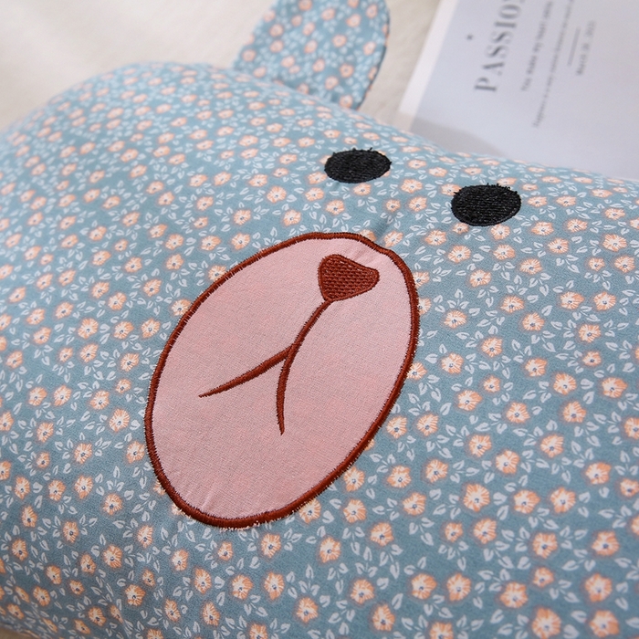 91家纺网 家纺一手货源 找家纺 梦叶草 2025新款全棉刺绣枕芯萌芽熊荞麦枕头 萌芽熊-淡天蓝35*60cm