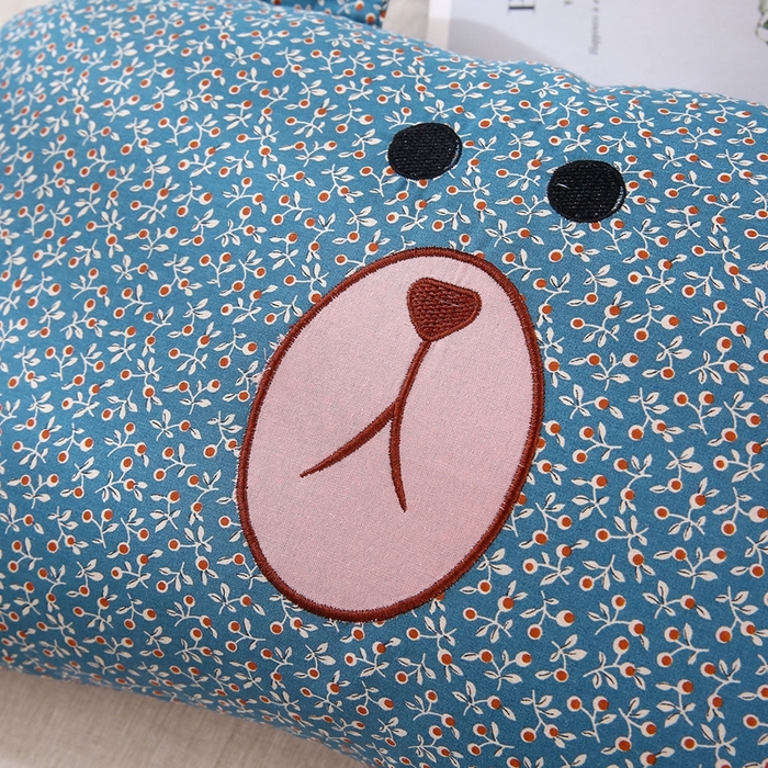 91家纺网 家纺一手货源 找家纺 梦叶草 2025新款全棉刺绣枕芯萌芽熊荞麦枕头 萌芽熊-蓝色35*60cm