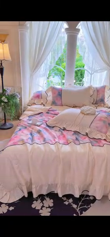 91家纺网 家纺一手货源 找家纺 宅家居 2025新款水光冰丝法式拼接数码印花奶油韩式花边款夏被四件套 暖暖花香