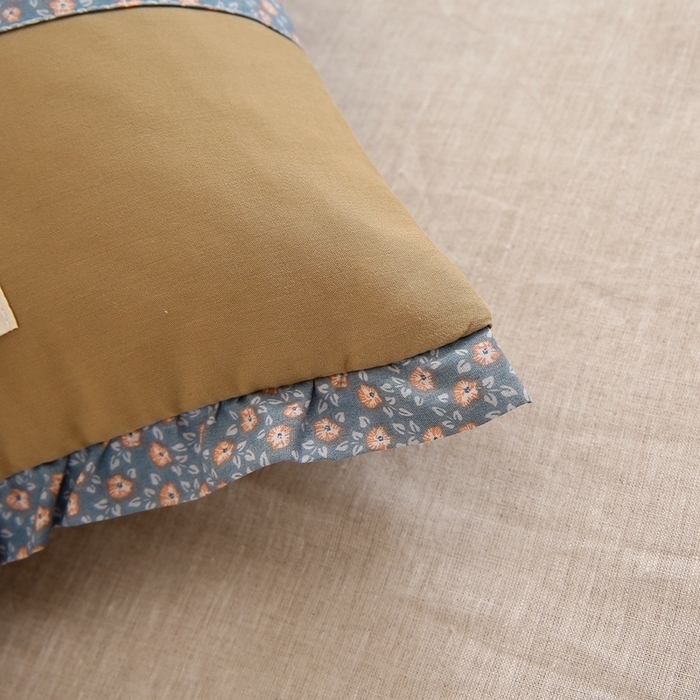 91家纺网 家纺一手货源 找家纺 梦叶草 2025新款全棉贴布绣小碎花荞麦枕头护颈枕芯 贴布绣小碎花荞麦枕-宁静蓝35*55cm