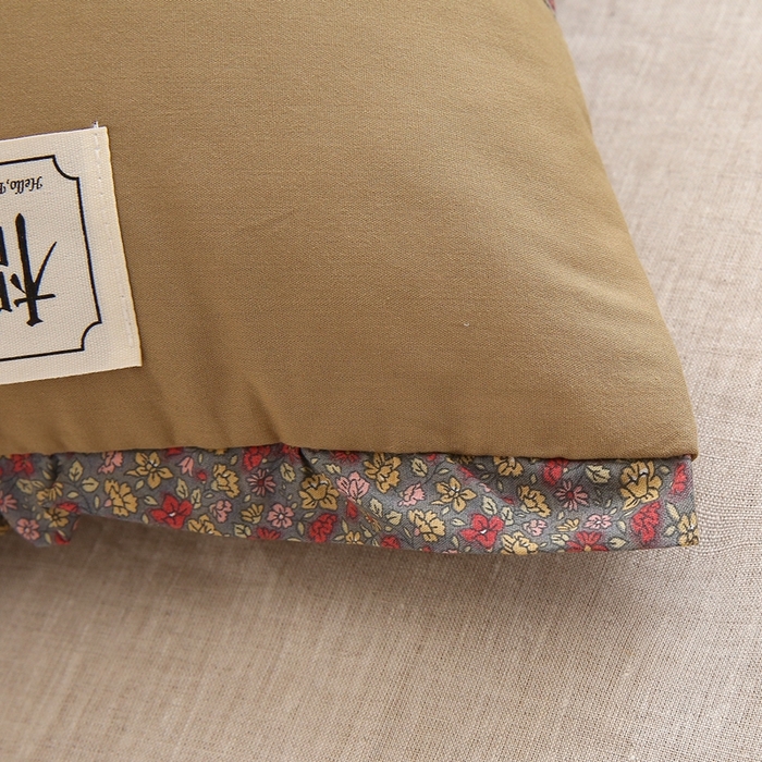 91家纺网 家纺一手货源 找家纺 梦叶草 2025新款全棉贴布绣小碎花荞麦枕头护颈枕芯 贴布绣小碎花荞麦枕-胭脂红35*55cm