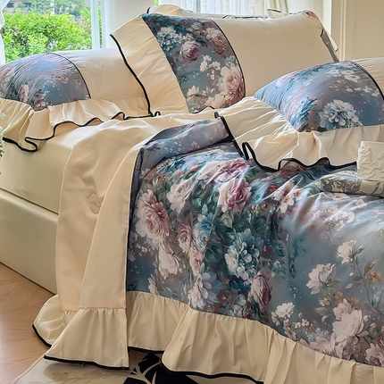 宅家居 2025新款水光冰丝法式拼接数码印花奶油韩式花边款夏被四件套 爱丽丝