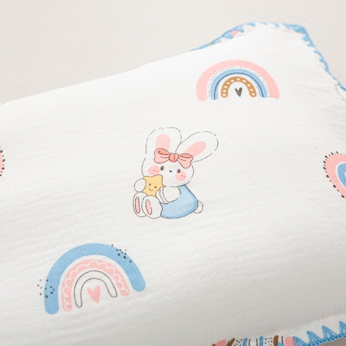 91家纺网 家纺一手货源 找家纺 萌番宝 2025春夏新款纯棉A类全棉纯棉皱皱双层纱枕套工艺枕套儿童学生成人枕套单枕套 彩虹玉兔