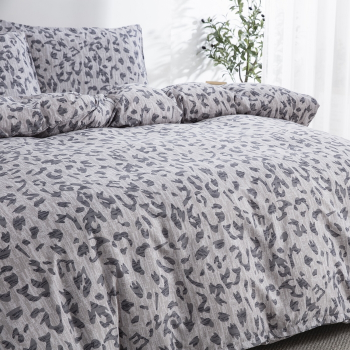 91家纺网 家纺一手货源 找家纺 子不语家纺 2025新款跨境外贸化纤大版印花三件套亚马逊Temu速卖通Shein沃尔玛专供  灰豹纹