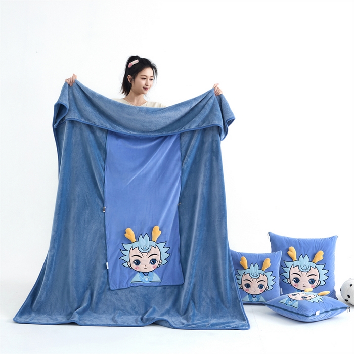 91家纺网 家纺一手货源 找家纺 吉利家居 2025新款法莱绒贴布立体刺绣抱枕毯 熬丙