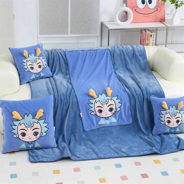 91家纺网 家纺一手货源 找家纺 吉利家居 2025新款法莱绒贴布立体刺绣抱枕毯 熬丙