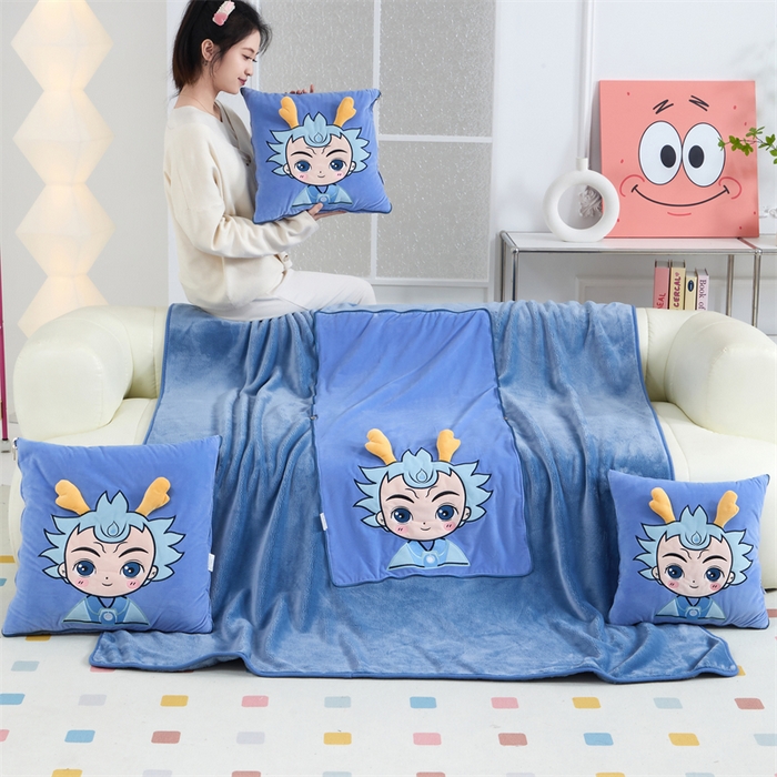 91家纺网 家纺一手货源 找家纺 吉利家居 2025新款法莱绒贴布立体刺绣抱枕毯 熬丙