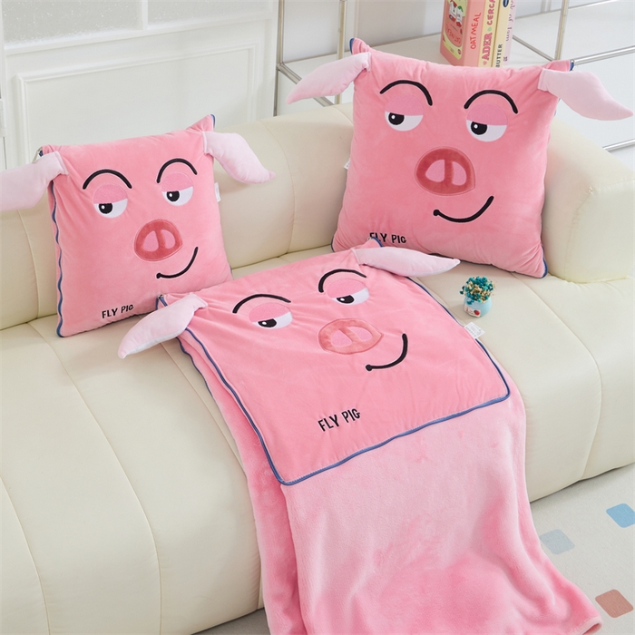 吉利家居 2025新款法莱绒贴布立体刺绣抱枕毯 飞天猪