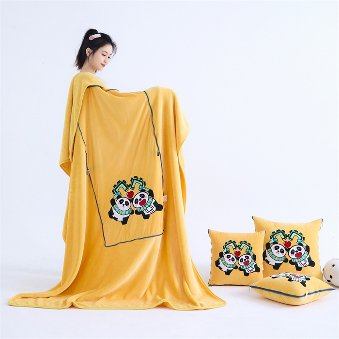 91家纺网 家纺一手货源 找家纺 吉利家居 2025新款法莱绒贴布立体刺绣抱枕毯 守门神兽