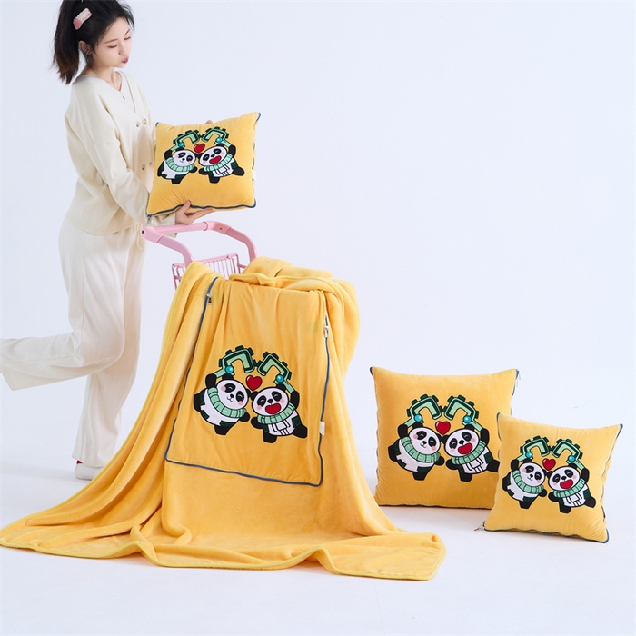 91家纺网 家纺一手货源 找家纺 吉利家居 2025新款法莱绒贴布立体刺绣抱枕毯 守门神兽