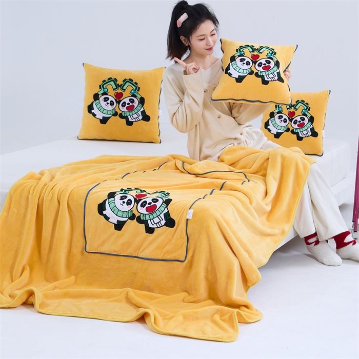 91家纺网 家纺一手货源 找家纺 吉利家居 2025新款法莱绒贴布立体刺绣抱枕毯 守门神兽