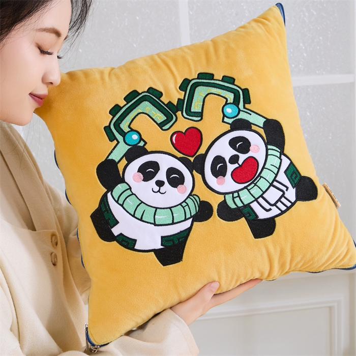 91家纺网 家纺一手货源 找家纺 吉利家居 2025新款法莱绒贴布立体刺绣抱枕毯 守门神兽