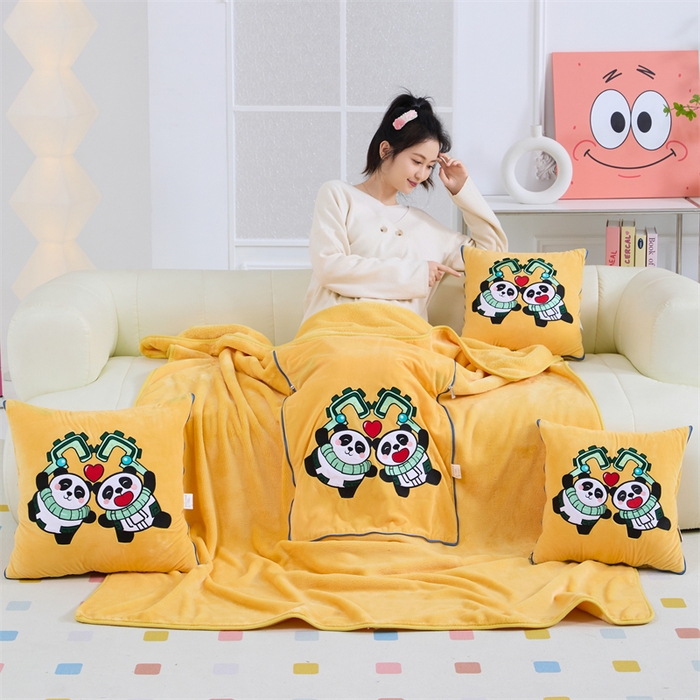 91家纺网 家纺一手货源 找家纺 吉利家居 2025新款法莱绒贴布立体刺绣抱枕毯 守门神兽