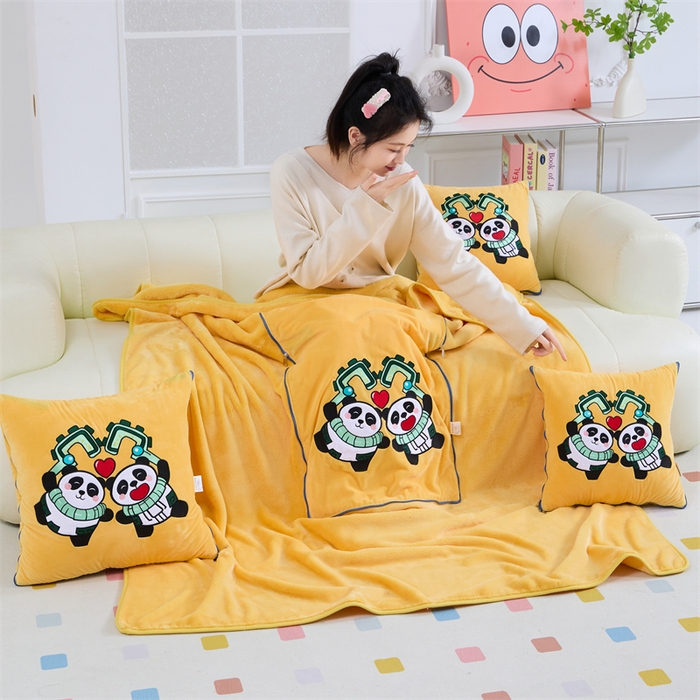 91家纺网 家纺一手货源 找家纺 吉利家居 2025新款法莱绒贴布立体刺绣抱枕毯 守门神兽