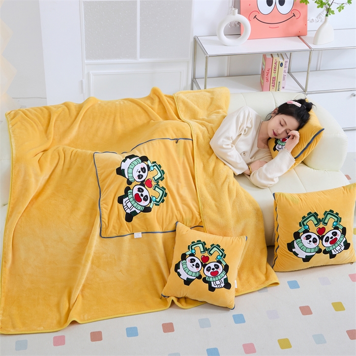 91家纺网 家纺一手货源 找家纺 吉利家居 2025新款法莱绒贴布立体刺绣抱枕毯 守门神兽