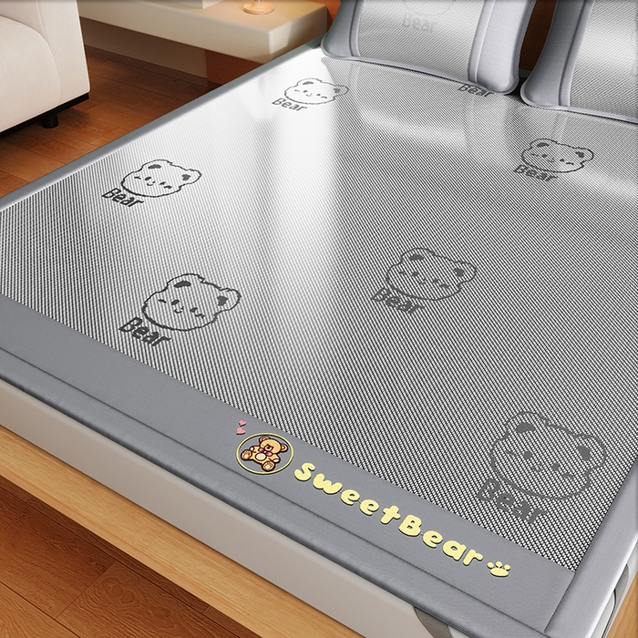 91家纺网 家纺一手货源 找家纺 阿牛席业 2025春夏新款抑菌冰藤席凉席席子-甜蜜熊 冰藤甜蜜熊-灰色（条席款）