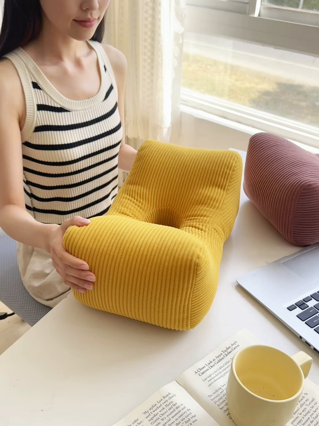 91家纺网 家纺一手货源 找家纺 囍莱家纺 2025新款灯芯绒靠枕腰枕办公室趴睡枕电脑椅子护腰靠垫 组合图仅供参考