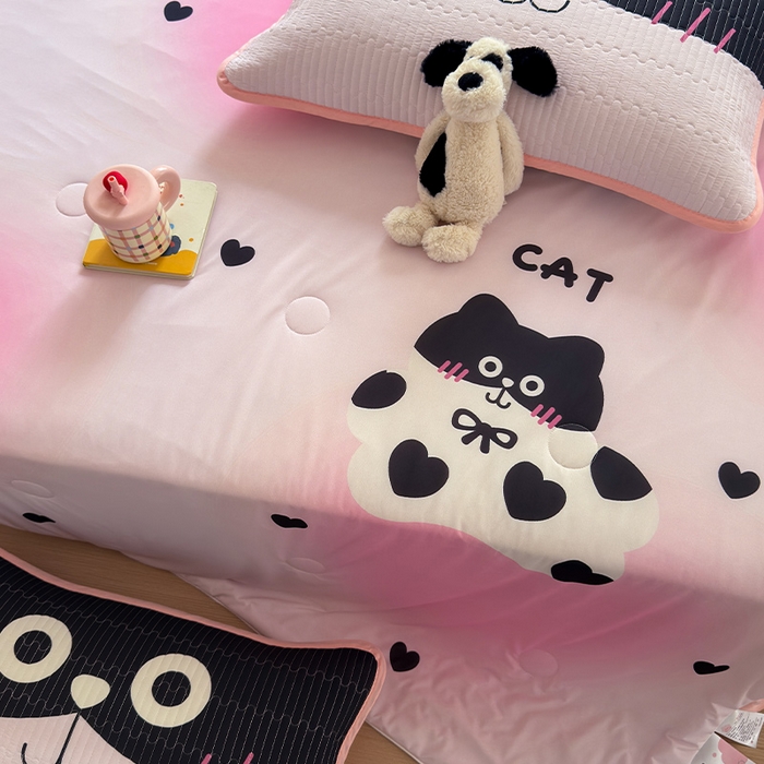 91家纺网 家纺一手货源 找家纺 RYB红黄兰 2025新款A类INS原创大版卡通冰皮锦氨超凉感夏被夏凉被空调被 爱心猫咪夏被