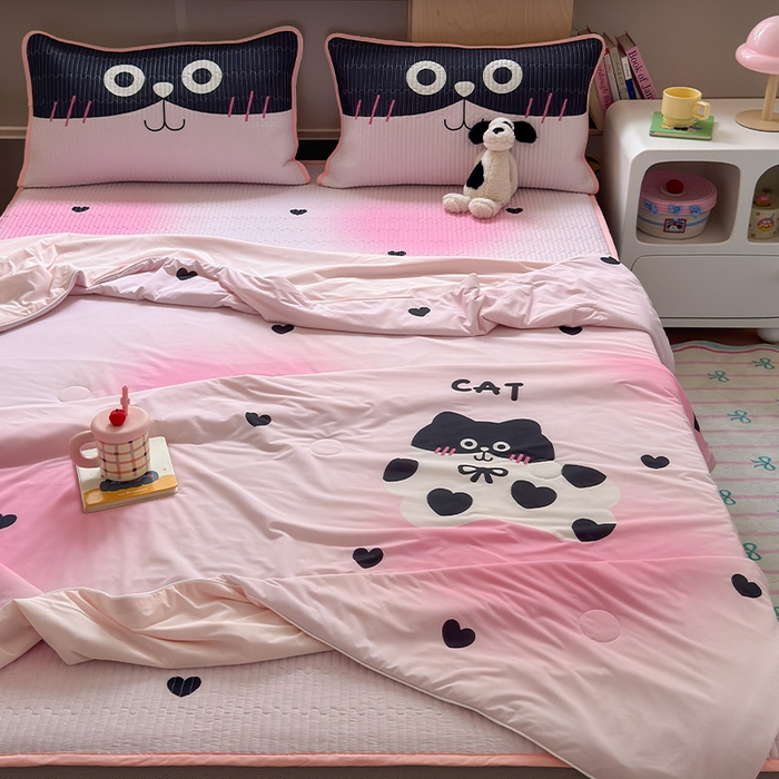 91家纺网 家纺一手货源 找家纺 RYB红黄兰 2025新款A类INS原创大版卡通冰皮锦氨超凉感夏被夏凉被空调被 爱心猫咪夏被