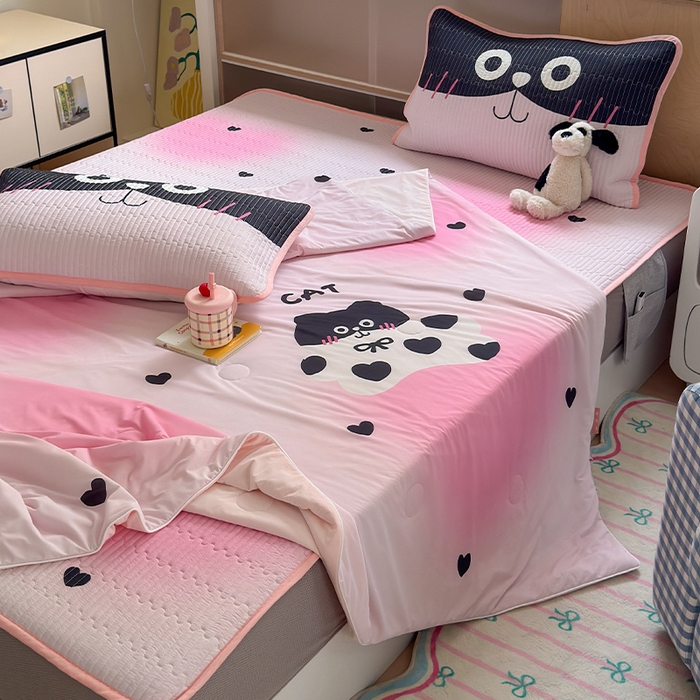 91家纺网 家纺一手货源 找家纺 RYB红黄兰 2025新款A类INS原创大版卡通冰皮锦氨超凉感夏被夏凉被空调被 爱心猫咪夏被