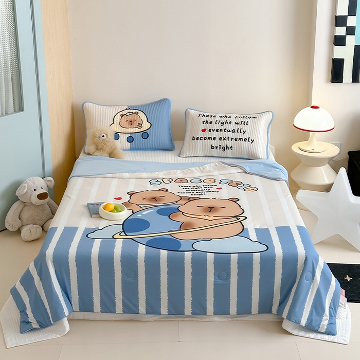 91家纺网 家纺一手货源 找家纺 RYB红黄兰 2025新款A类INS原创大版卡通冰皮锦氨超凉感夏被夏凉被空调被 卡皮巴拉夏被