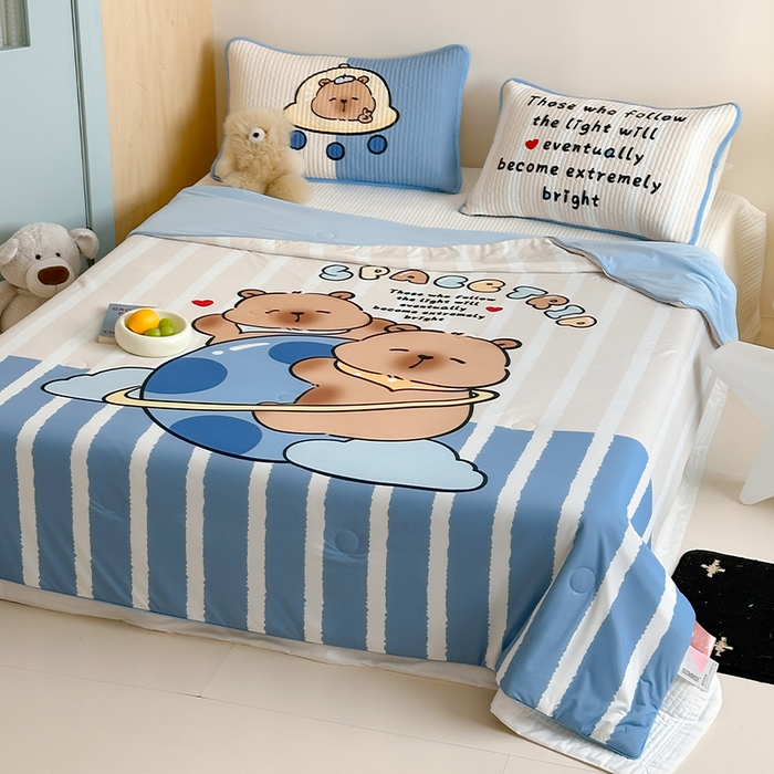 91家纺网 家纺一手货源 找家纺 RYB红黄兰 2025新款A类INS原创大版卡通冰皮锦氨超凉感夏被夏凉被空调被 卡皮巴拉夏被