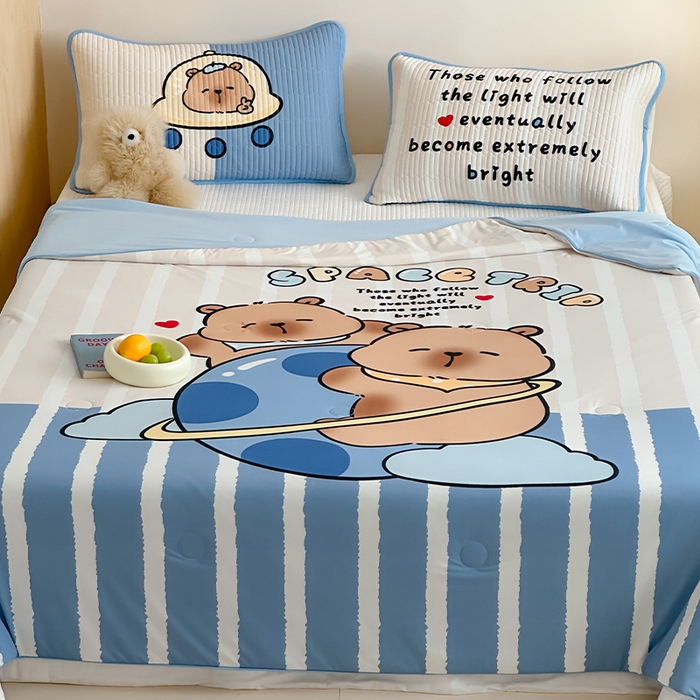 91家纺网 家纺一手货源 找家纺 RYB红黄兰 2025新款A类INS原创大版卡通冰皮锦氨超凉感夏被夏凉被空调被 卡皮巴拉夏被