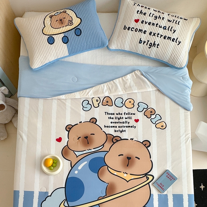 91家纺网 家纺一手货源 找家纺 RYB红黄兰 2025新款A类INS原创大版卡通冰皮锦氨超凉感夏被夏凉被空调被 卡皮巴拉夏被