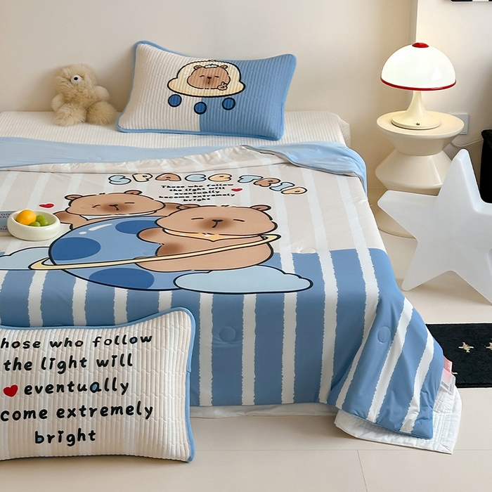 91家纺网 家纺一手货源 找家纺 RYB红黄兰 2025新款A类INS原创大版卡通冰皮锦氨超凉感夏被夏凉被空调被 卡皮巴拉夏被