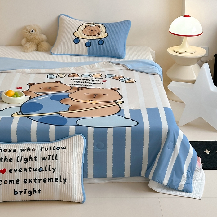 91家纺网 家纺一手货源 找家纺 RYB红黄兰 2025新款A类INS原创大版卡通冰皮锦氨超凉感夏被夏凉被空调被 卡皮巴拉夏被