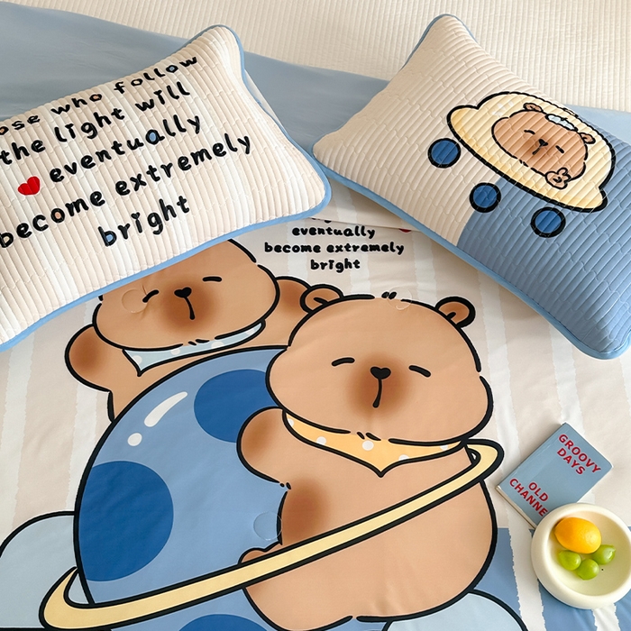 91家纺网 家纺一手货源 找家纺 RYB红黄兰 2025新款A类INS原创大版卡通冰皮锦氨超凉感夏被夏凉被空调被 卡皮巴拉夏被