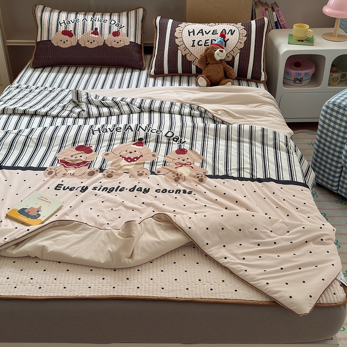 91家纺网 家纺一手货源 找家纺 RYB红黄兰 2025新款A类INS原创大版卡通冰皮锦氨超凉感夏被夏凉被空调被 美拉德狗狗夏被