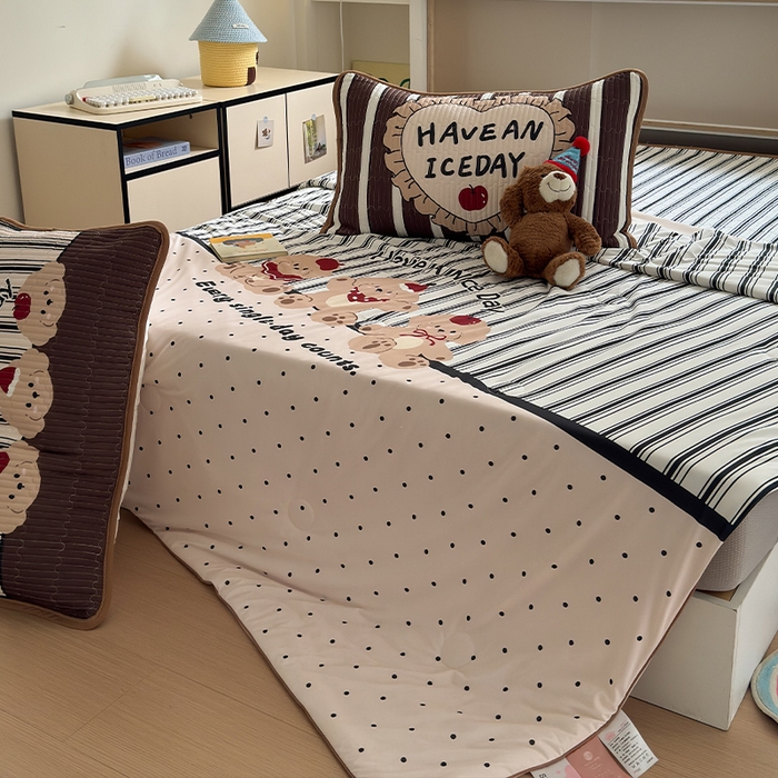 91家纺网 家纺一手货源 找家纺 RYB红黄兰 2025新款A类INS原创大版卡通冰皮锦氨超凉感夏被夏凉被空调被 美拉德狗狗夏被