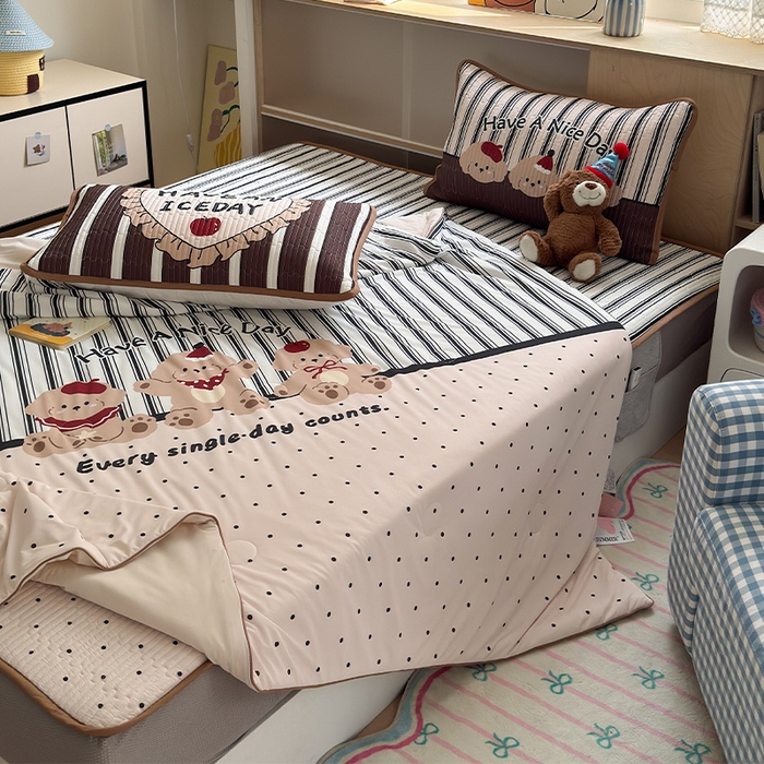 91家纺网 家纺一手货源 找家纺 RYB红黄兰 2025新款A类INS原创大版卡通冰皮锦氨超凉感夏被夏凉被空调被 美拉德狗狗夏被