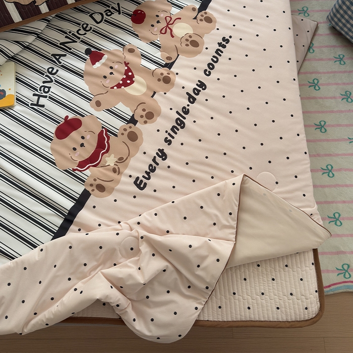 91家纺网 家纺一手货源 找家纺 RYB红黄兰 2025新款A类INS原创大版卡通冰皮锦氨超凉感夏被夏凉被空调被 美拉德狗狗夏被