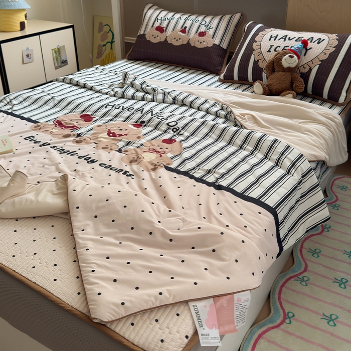 91家纺网 家纺一手货源 找家纺 RYB红黄兰 2025新款A类INS原创大版卡通冰皮锦氨超凉感夏被夏凉被空调被 美拉德狗狗夏被