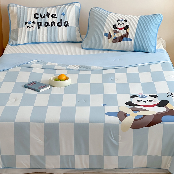 91家纺网 家纺一手货源 找家纺 RYB红黄兰 2025新款A类INS原创大版卡通冰皮锦氨超凉感夏被夏凉被空调被 太空小熊猫夏被