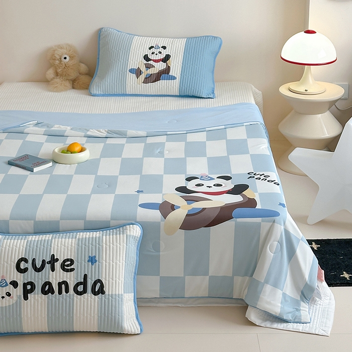 91家纺网 家纺一手货源 找家纺 RYB红黄兰 2025新款A类INS原创大版卡通冰皮锦氨超凉感夏被夏凉被空调被 太空小熊猫夏被