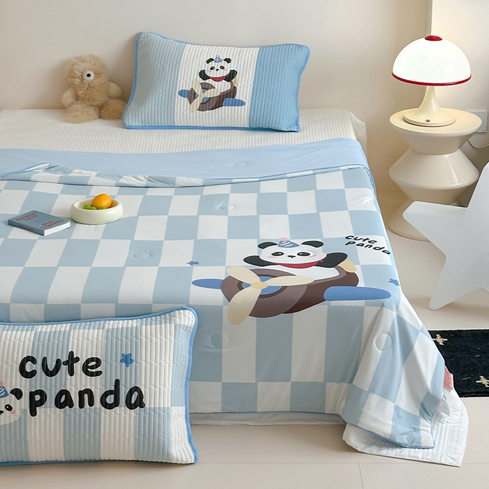 91家纺网 家纺一手货源 找家纺 RYB红黄兰 2025新款A类INS原创大版卡通冰皮锦氨超凉感夏被夏凉被空调被 太空小熊猫夏被