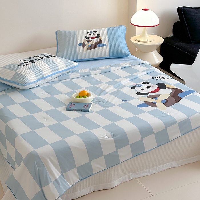 91家纺网 家纺一手货源 找家纺 RYB红黄兰 2025新款A类INS原创大版卡通冰皮锦氨超凉感夏被夏凉被空调被 太空小熊猫夏被