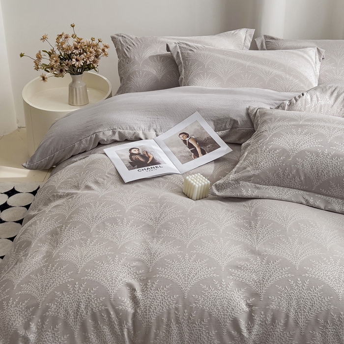 91家纺网 家纺一手货源 找家纺 卡普家居 2025新款A类轻奢双层纱提花四件套摇钱树系列 摇钱树（浅灰）