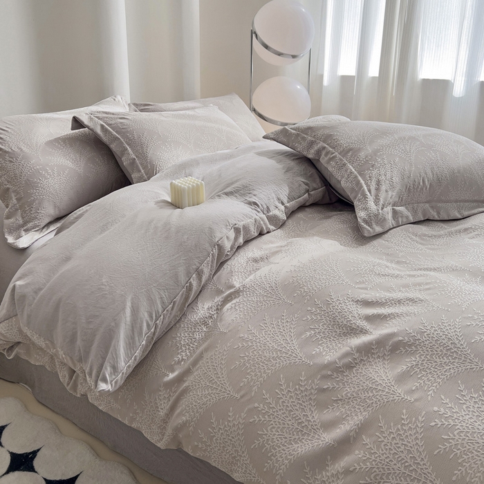 91家纺网 家纺一手货源 找家纺 卡普家居 2025新款A类轻奢双层纱提花四件套摇钱树系列 摇钱树（浅灰）