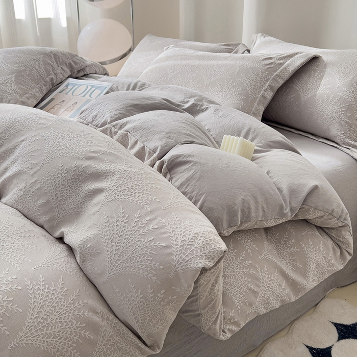 91家纺网 家纺一手货源 找家纺 卡普家居 2025新款A类轻奢双层纱提花四件套摇钱树系列 摇钱树（浅灰）