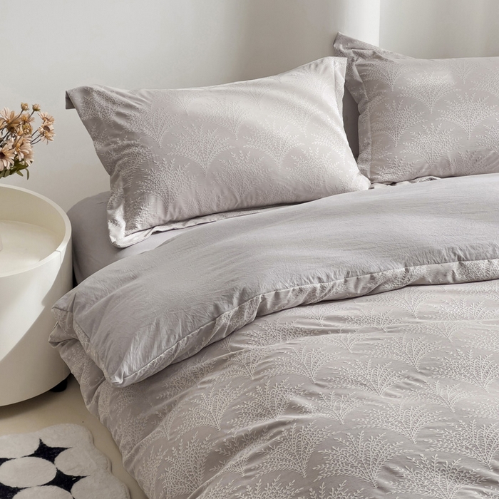 91家纺网 家纺一手货源 找家纺 卡普家居 2025新款A类轻奢双层纱提花四件套摇钱树系列 摇钱树（浅灰）