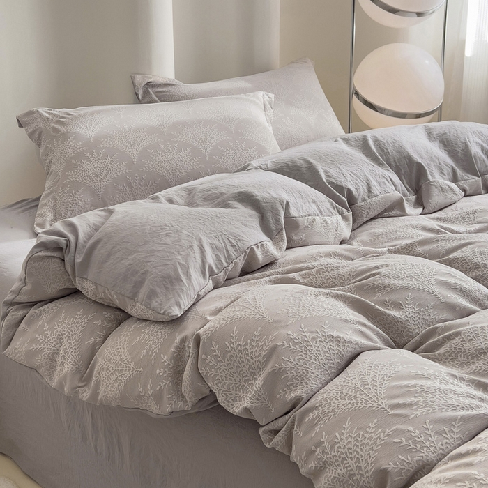 91家纺网 家纺一手货源 找家纺 卡普家居 2025新款A类轻奢双层纱提花四件套摇钱树系列 摇钱树（浅灰）