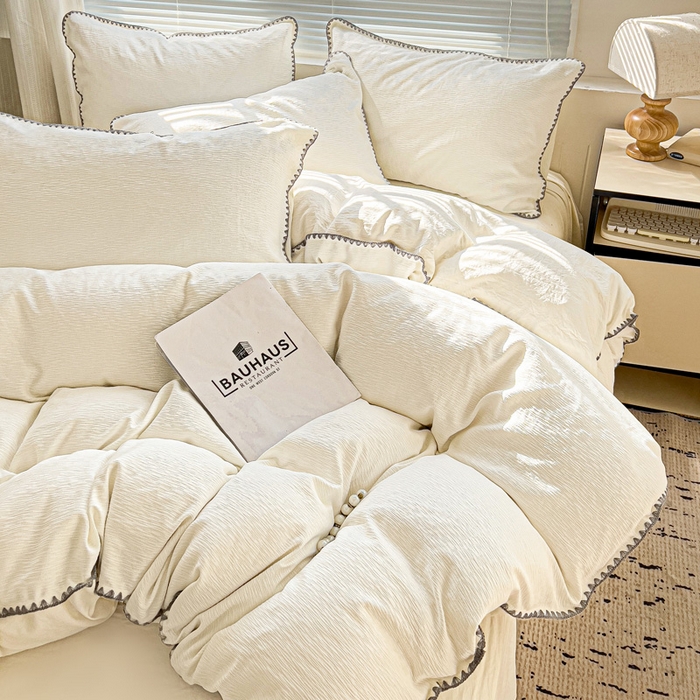 91家纺网 家纺一手货源 找家纺 卡普家居 2025新款A类轻奢贝壳绣丝柔缎提花枕套 丝柔缎-奶白