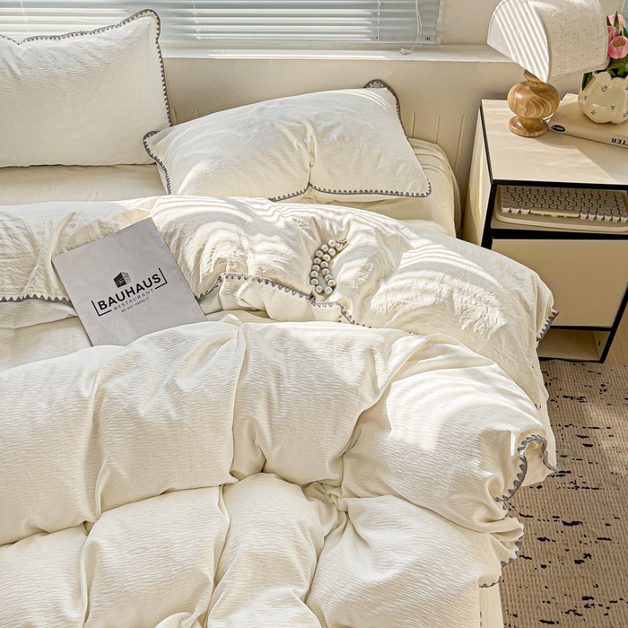 91家纺网 家纺一手货源 找家纺 卡普家居 2025新款A类轻奢贝壳绣丝柔缎提花枕套 丝柔缎-奶白