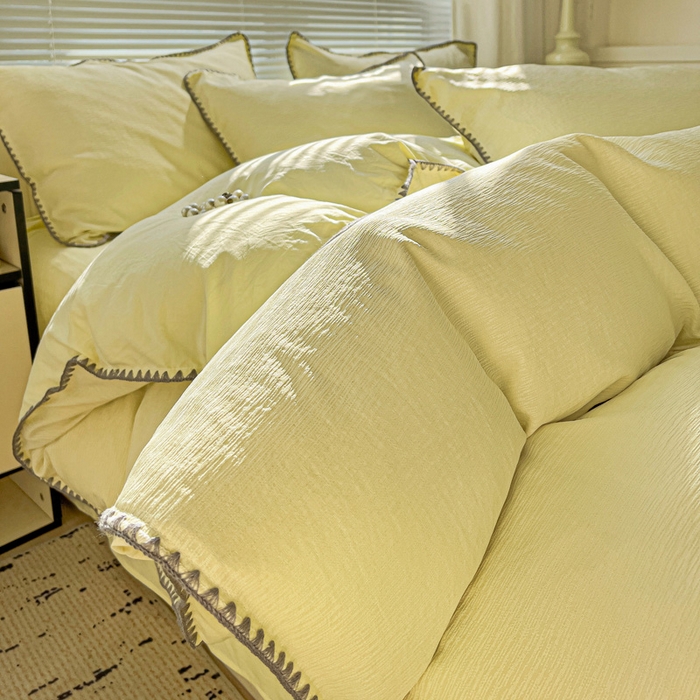91家纺网 家纺一手货源 找家纺 卡普家居 2025新款A类轻奢贝壳绣丝柔缎提花枕套 丝柔缎-浅黄